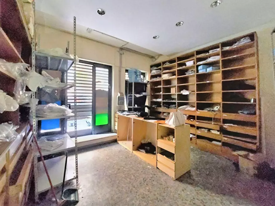 Immagine 2 di Negozio in vendita  in Via Canino, N. 8 a Roma