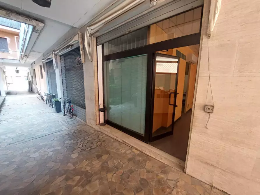 Immagine 1 di Negozio in vendita  in Corso Giovecca, N. 80 a Ferrara