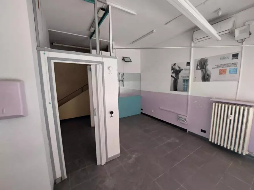 Immagine 13 di Negozio in vendita  in Corso Giovecca, N. 80 a Ferrara