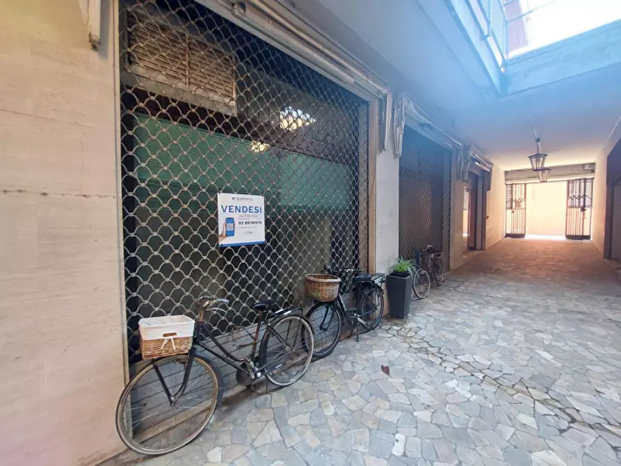 Immagine 18 di Negozio in vendita  in Corso Giovecca, N. 80 a Ferrara