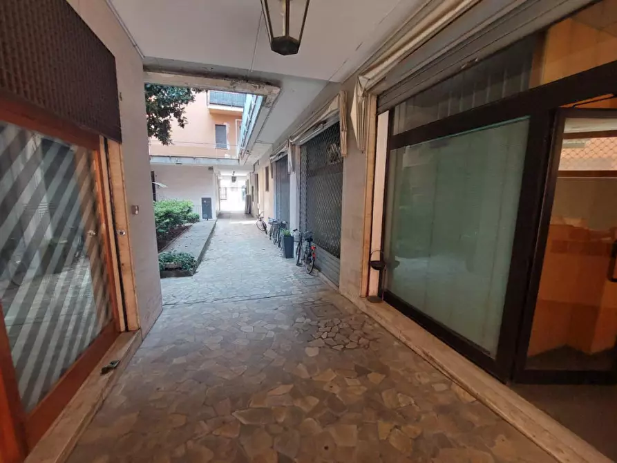 Immagine 19 di Negozio in vendita  in Corso Giovecca, N. 80 a Ferrara