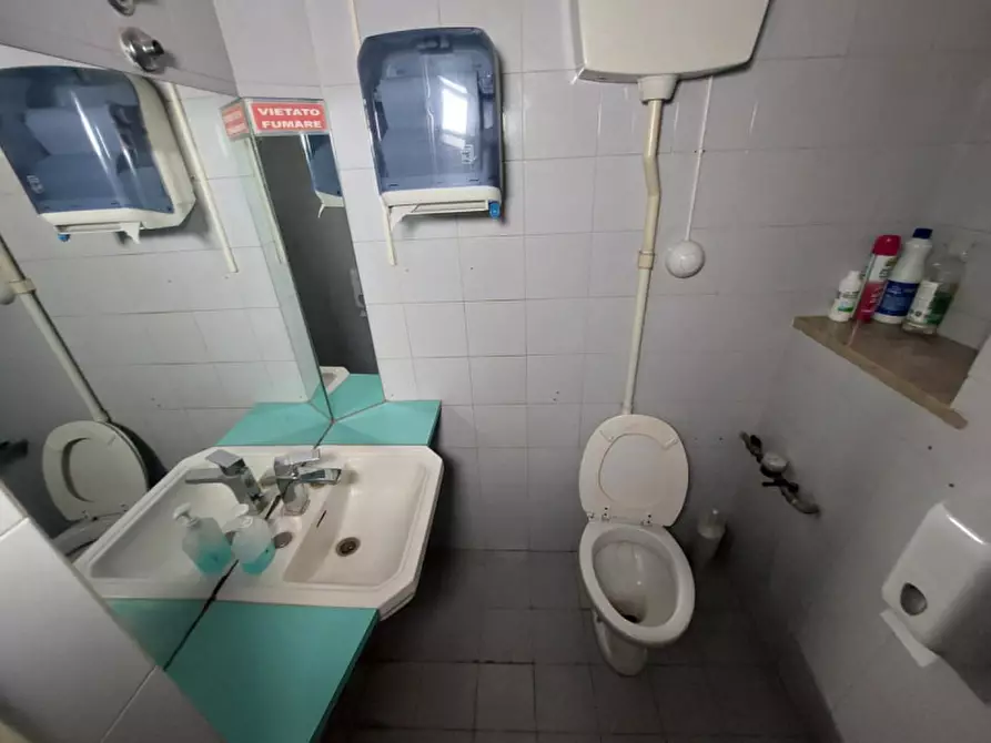 Immagine 20 di Negozio in vendita  in Corso Giovecca, N. 80 a Ferrara