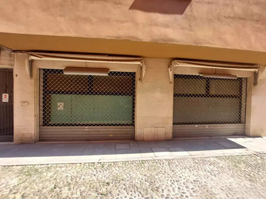 Immagine 21 di Negozio in vendita  in Corso Giovecca, N. 80 a Ferrara