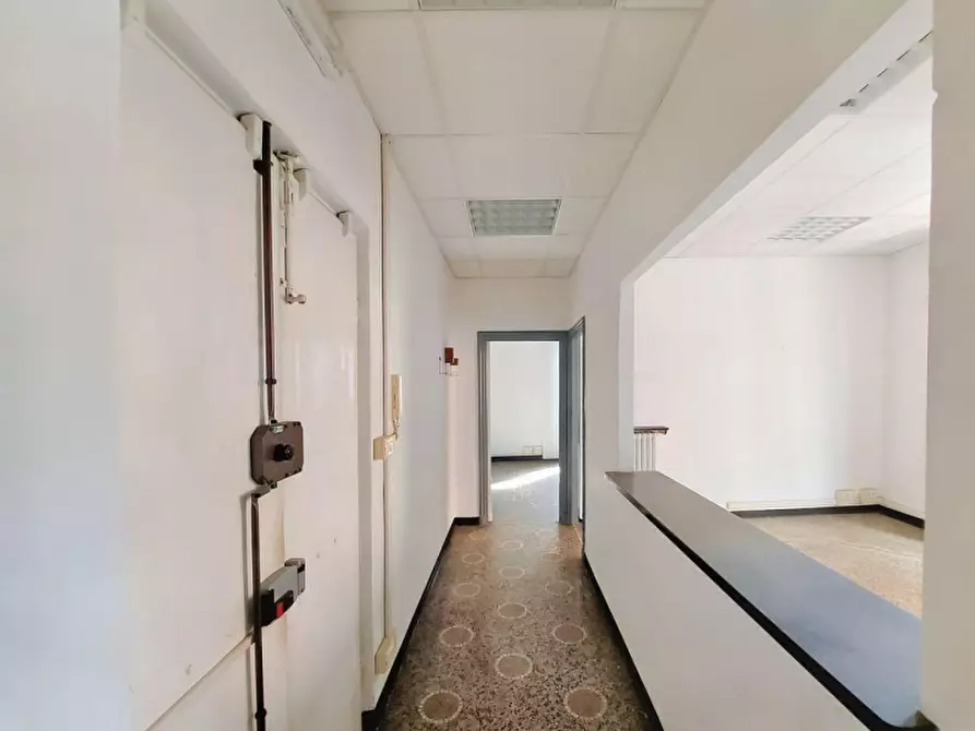 Immagine 5 di Ufficio in vendita  in Corso Sardegna, N. 74 a Genova