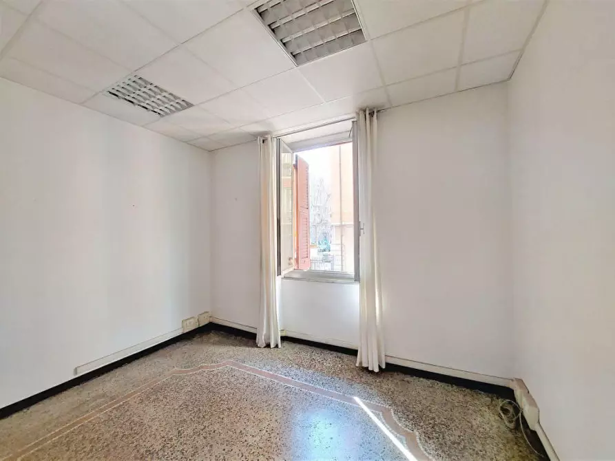Immagine 10 di Ufficio in vendita  in Corso Sardegna, N. 74 a Genova