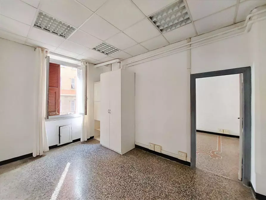 Immagine 11 di Ufficio in vendita  in Corso Sardegna, N. 74 a Genova