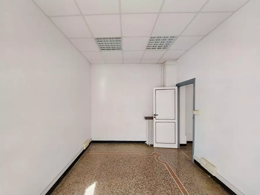 Immagine 13 di Ufficio in vendita  in Corso Sardegna, N. 74 a Genova