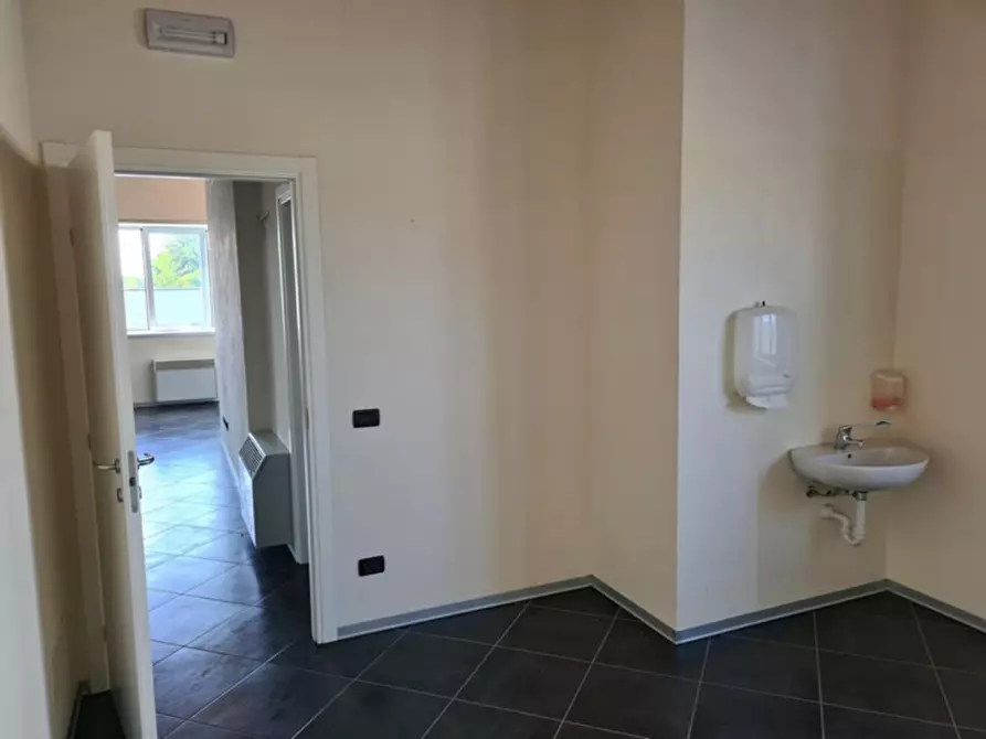 Immagine 14 di Negozio in vendita  in via Ugo Ruberti, N. snc a Quistello