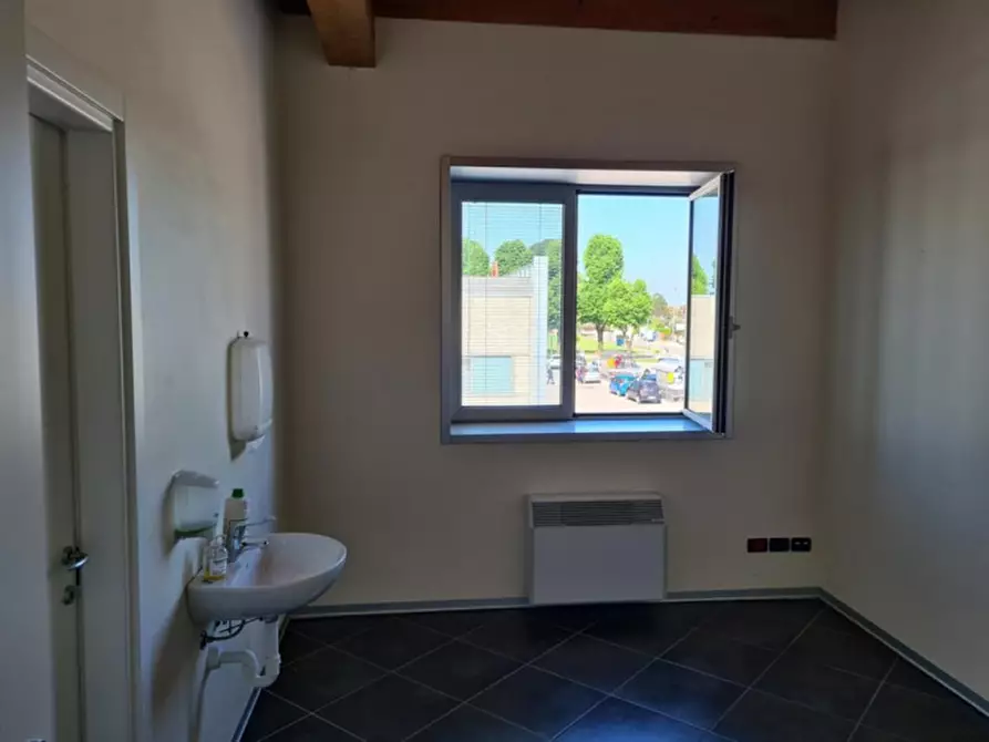 Immagine 25 di Negozio in vendita  in via Ugo Ruberti, N. snc a Quistello