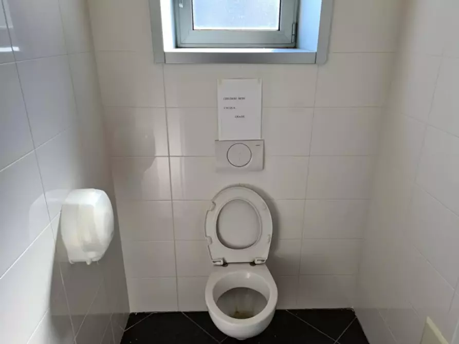 Immagine 27 di Negozio in vendita  in via Ugo Ruberti, N. snc a Quistello