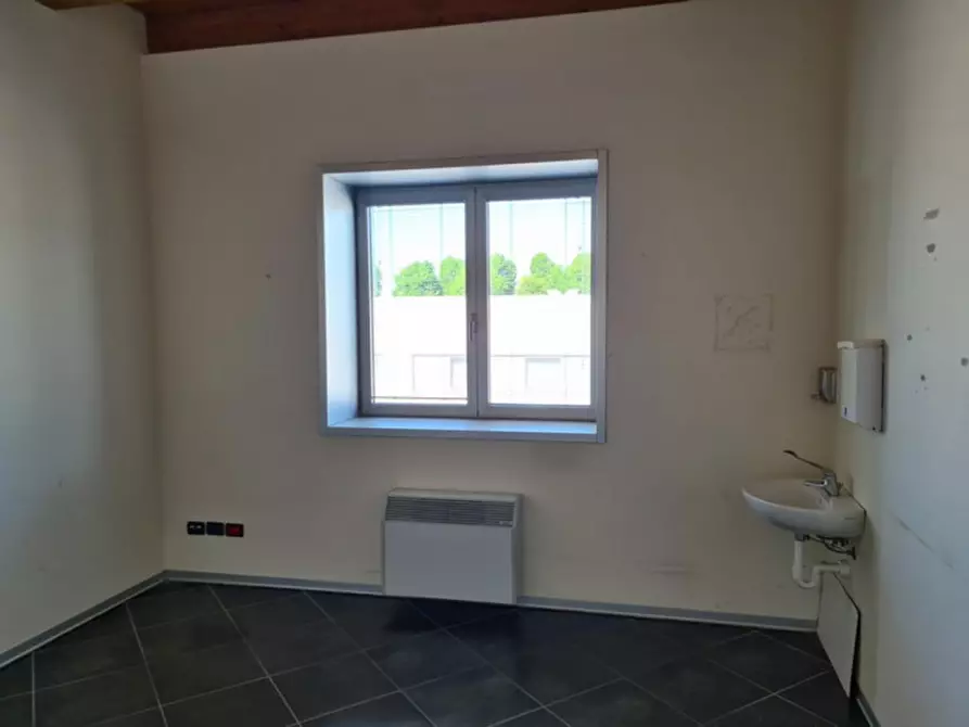 Immagine 28 di Negozio in vendita  in via Ugo Ruberti, N. snc a Quistello