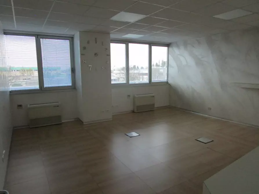 Immagine 1 di Ufficio in affitto  in via lisbona a Padova