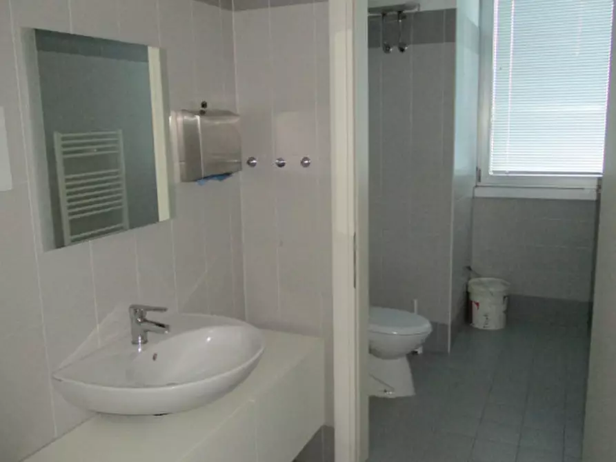 Immagine 5 di Ufficio in affitto  in via lisbona a Padova