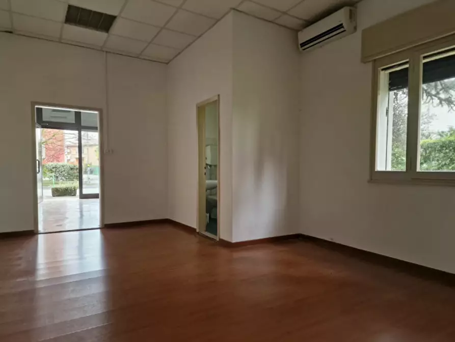 Immagine 3 di Attività commerciale in affitto  in Via Bonaventura Cavalieri a Padova