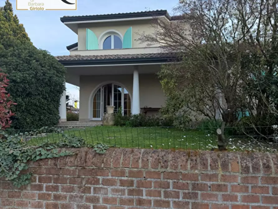 Immagine 1 di Villa in vendita  a Giacciano Con Baruchella