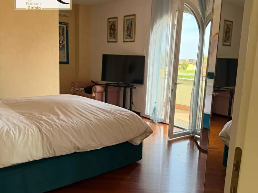 Immagine 17 di Villa in vendita  a Giacciano Con Baruchella