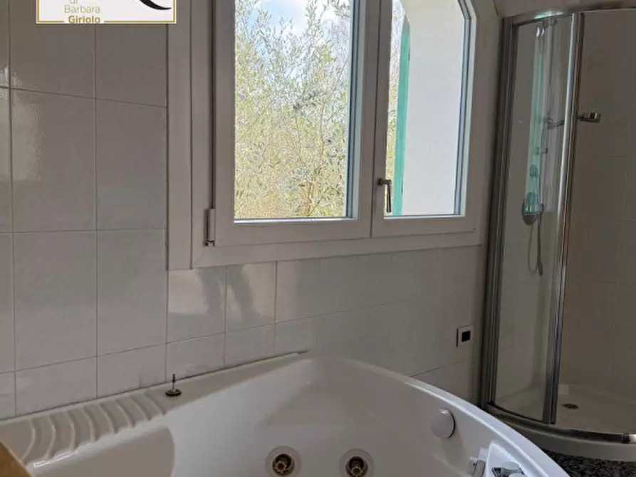 Immagine 22 di Villa in vendita  a Giacciano Con Baruchella