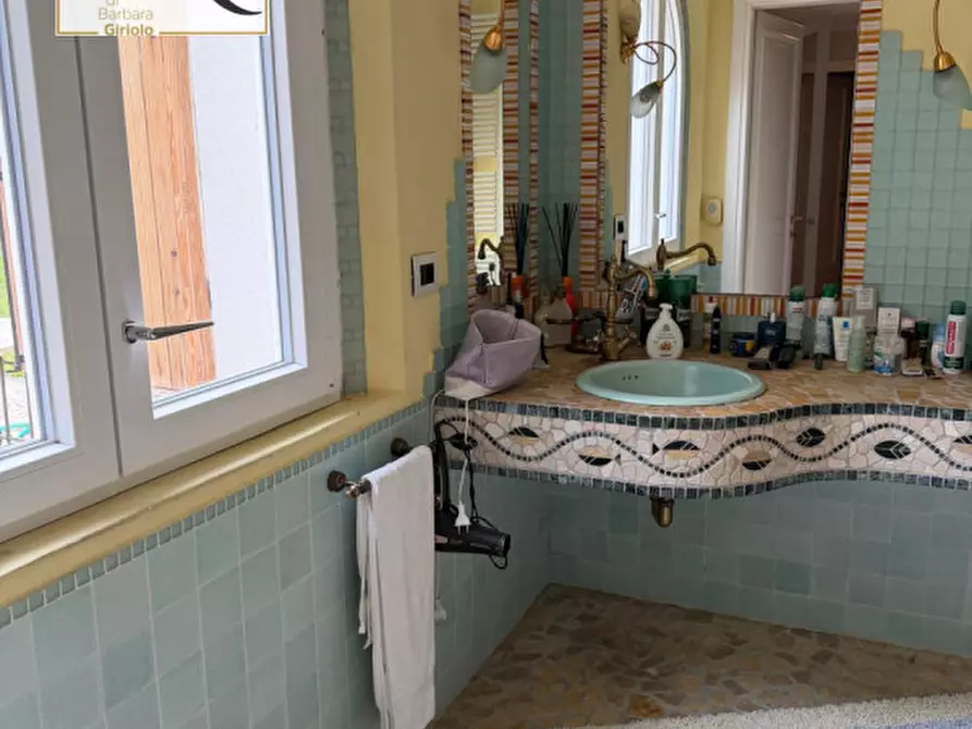 Immagine 28 di Villa in vendita  a Giacciano Con Baruchella