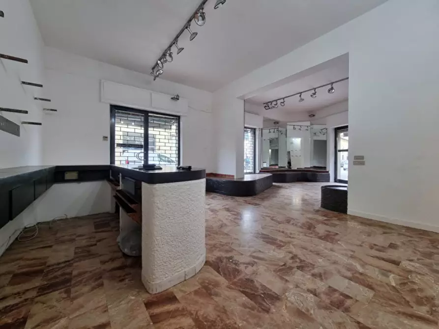 Immagine 9 di Negozio in vendita  in VIA DEGLI ARTISTI a Firenze
