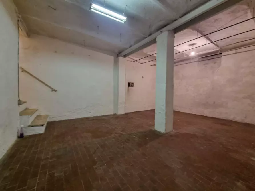 Immagine 13 di Negozio in vendita  in VIA DEGLI ARTISTI a Firenze