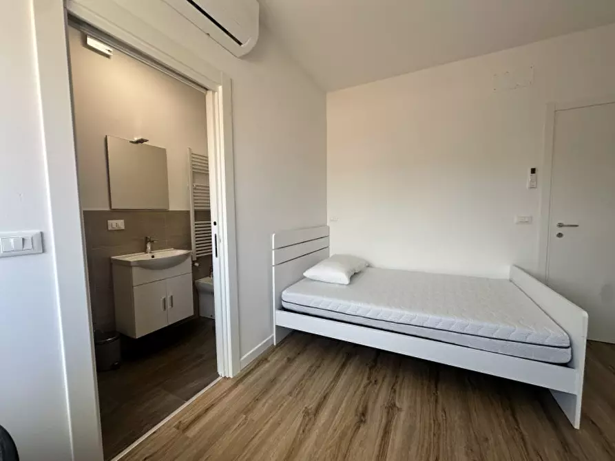 Immagine 3 di Camera in vendita  in Via Egidio Forcellini a Padova