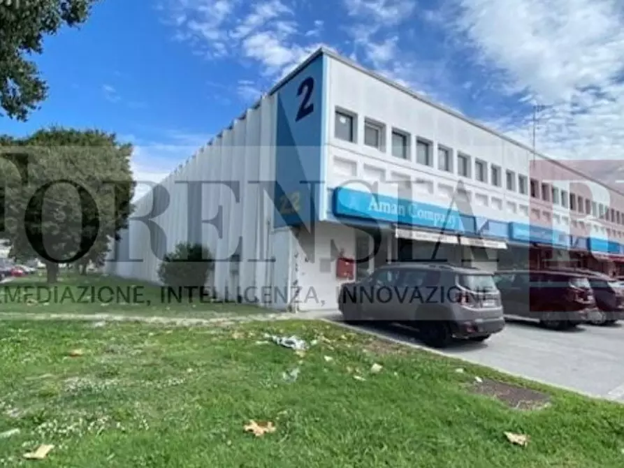 Immagine 1 di Magazzino in vendita  in CIS di Nola a Nola