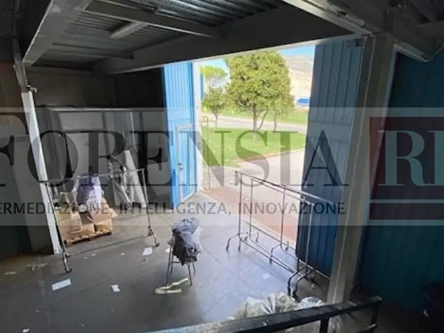 Immagine 3 di Magazzino in vendita  in CIS di Nola a Nola