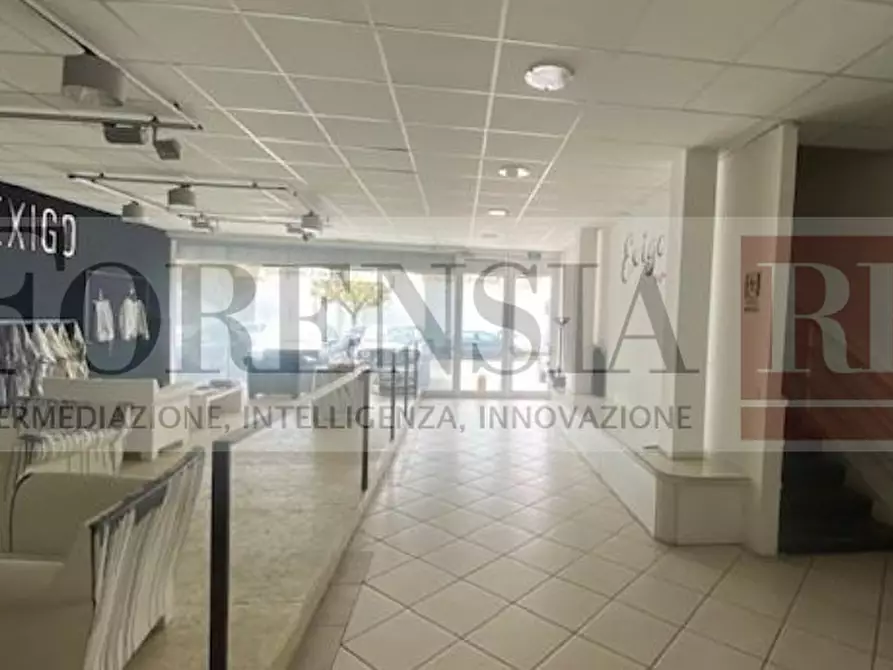 Immagine 8 di Magazzino in vendita  in CIS di Nola a Nola