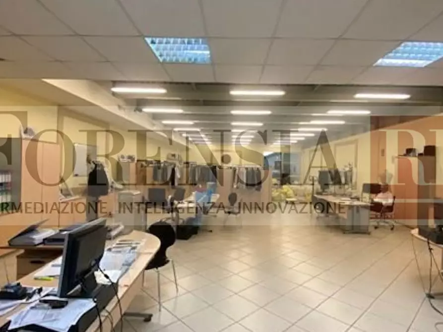 Immagine 10 di Magazzino in vendita  in CIS di Nola a Nola
