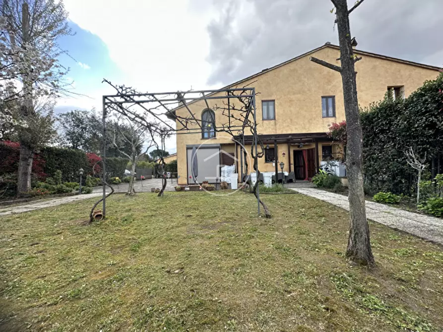 Immagine 19 di Appartamento in vendita  in Via di Limite 107 a Campi Bisenzio