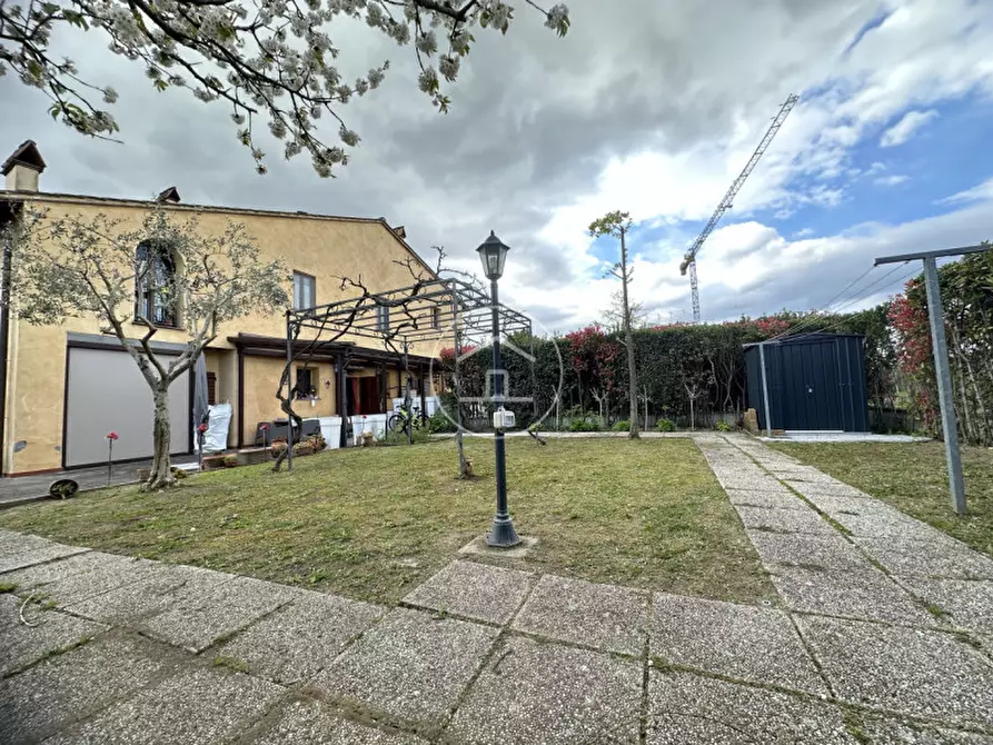 Immagine 20 di Appartamento in vendita  in Via di Limite 107 a Campi Bisenzio