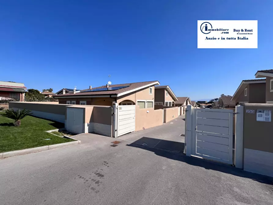 Immagine 2 di Casa bifamiliare in vendita  in via miglioramento a Anzio