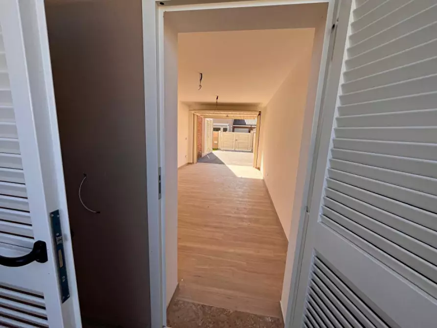 Immagine 34 di Casa bifamiliare in vendita  in via miglioramento a Anzio
