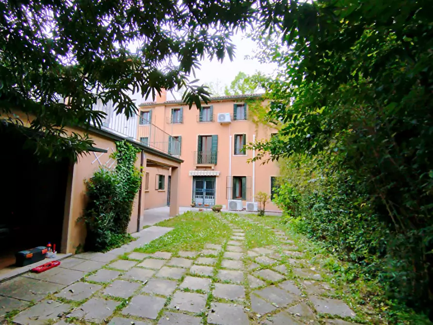 Immagine 1 di Casa bifamiliare in vendita  in VIA MORGAGNI a Padova