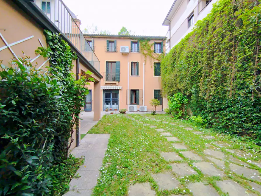 Immagine 2 di Casa bifamiliare in vendita  in VIA MORGAGNI a Padova