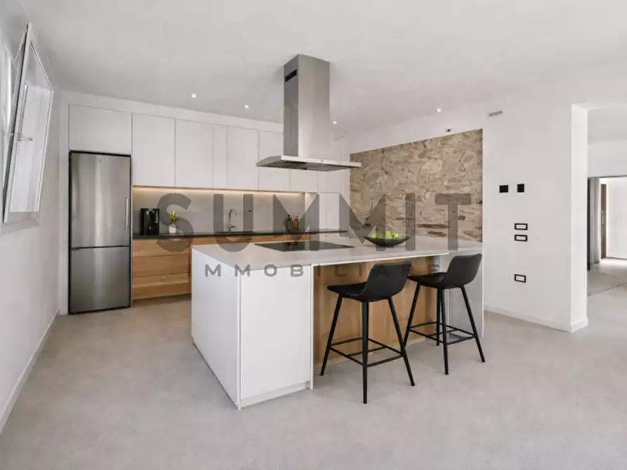 Immagine 2 di Villa in vendita  a Schio