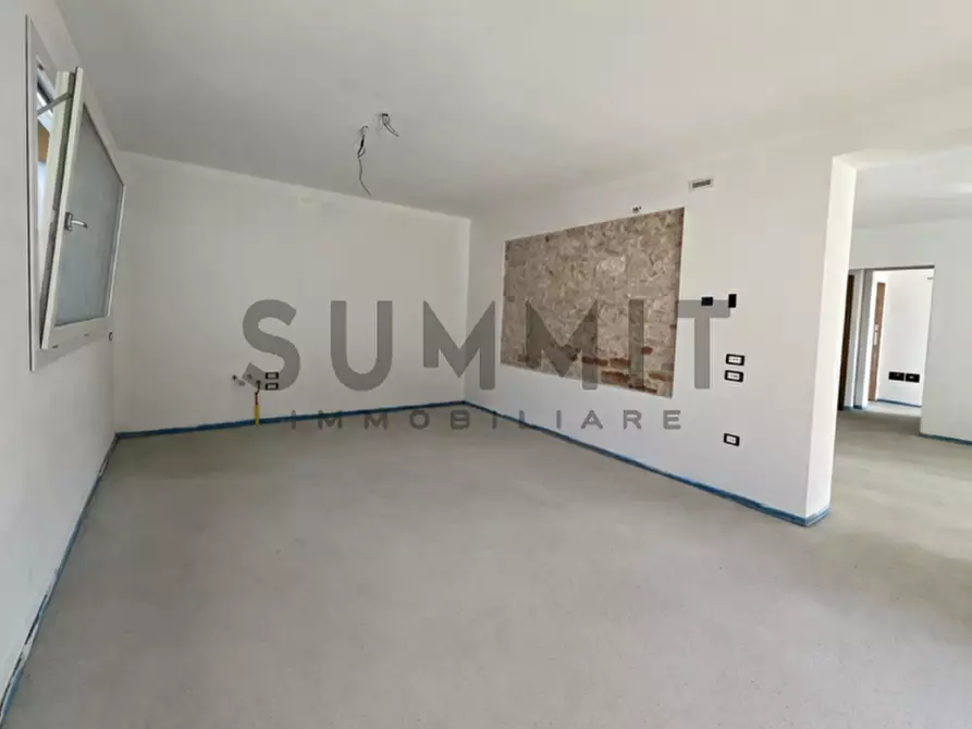 Immagine 3 di Villa in vendita  a Schio