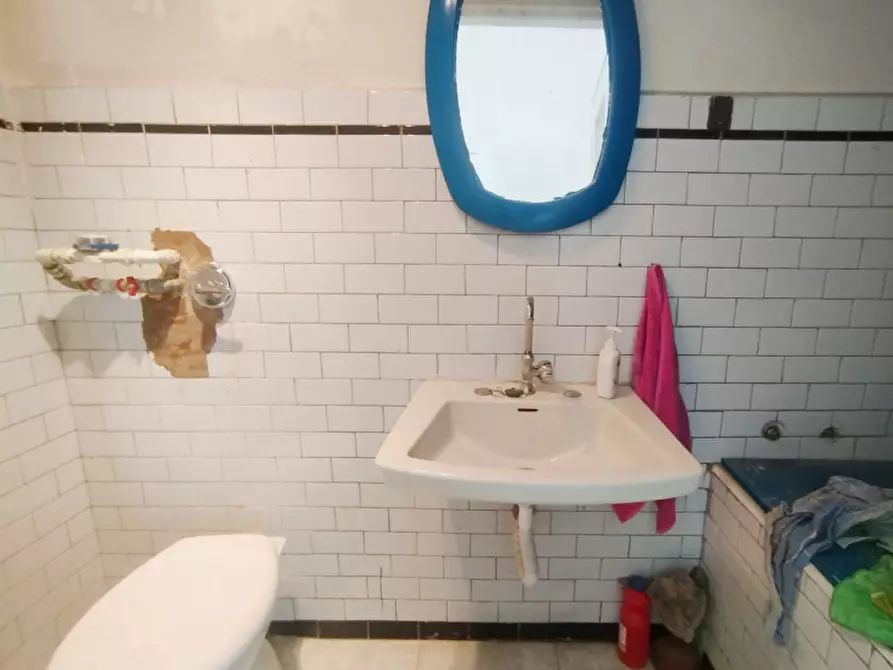 Immagine 6 di Negozio in affitto  in Via Sestriere 51 a Moncalieri