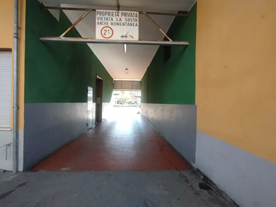 Immagine 9 di Negozio in affitto  in Via Sestriere 51 a Moncalieri