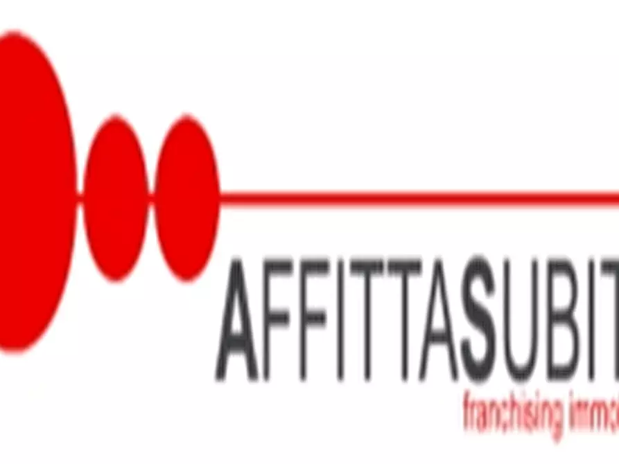 Immagine 10 di Appartamento in affitto  in largo donna regina 27 a Napoli