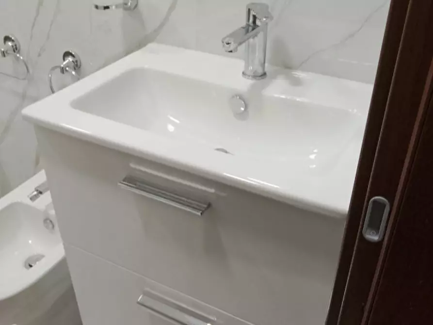 Immagine 13 di Appartamento in affitto  in largo donna regina 27 a Napoli