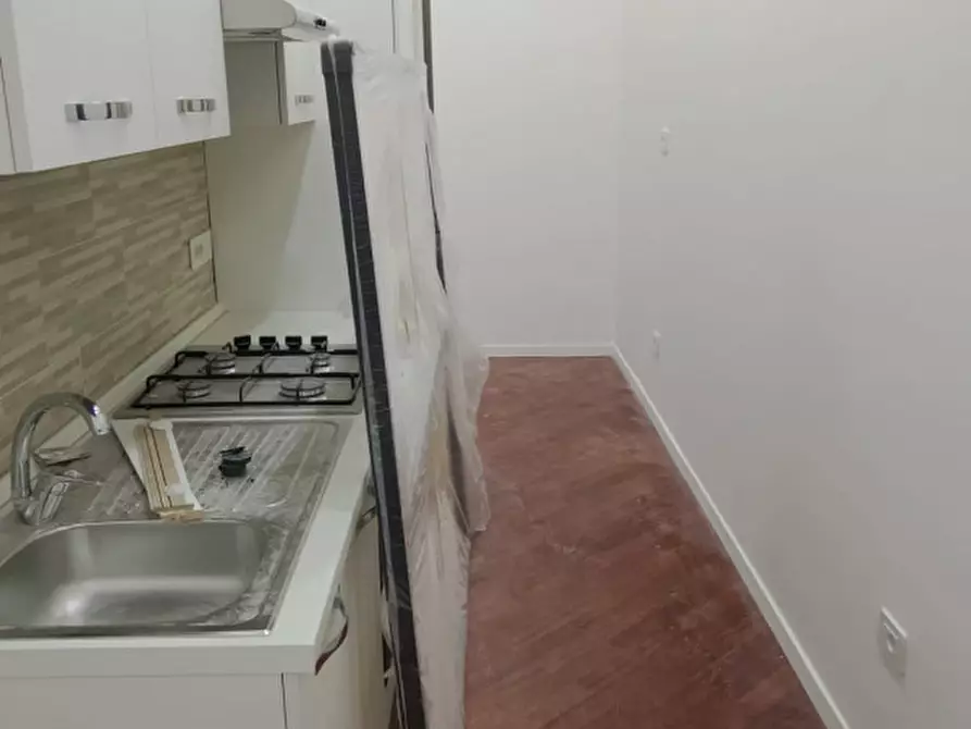 Immagine 24 di Appartamento in affitto  in largo donna regina 27 a Napoli