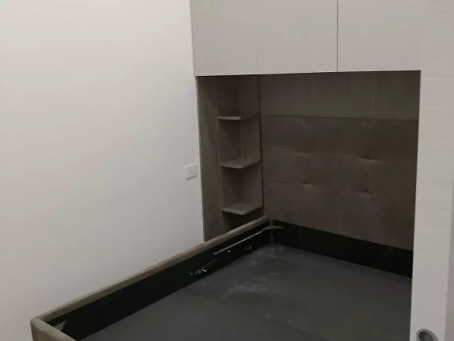 Immagine 29 di Appartamento in affitto  in largo donna regina 27 a Napoli