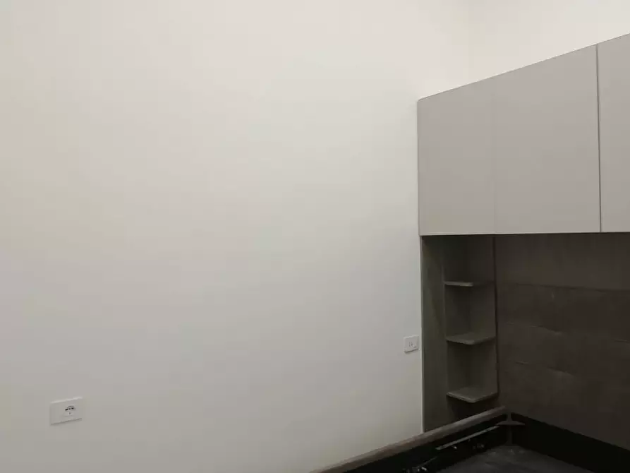 Immagine 34 di Appartamento in affitto  in largo donna regina 27 a Napoli