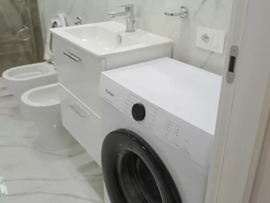 Immagine 38 di Appartamento in affitto  in largo donna regina 27 a Napoli