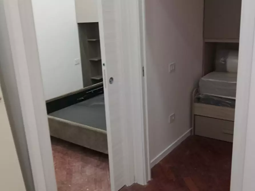 Immagine 41 di Appartamento in affitto  in largo donna regina 27 a Napoli