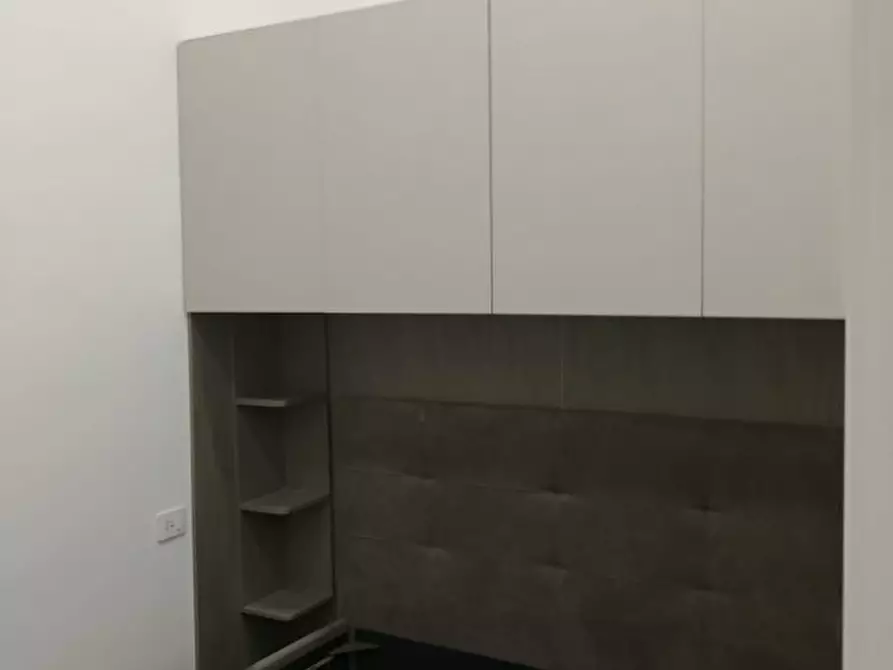 Immagine 47 di Appartamento in affitto  in largo donna regina 27 a Napoli