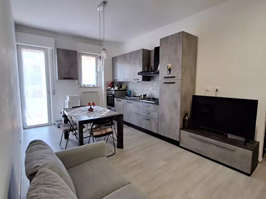 Immagine 3 di Appartamento in vendita  in Via Ugo Foscolo a Ancona