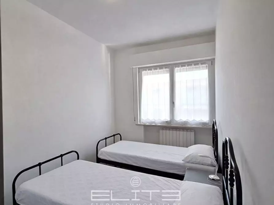 Immagine 8 di Appartamento in vendita  in Via Ugo Foscolo a Ancona