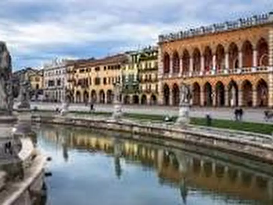 Immagine 1 di Appartamento in vendita  in VIA STELLINI a Padova